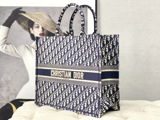 Borsa a tracolla bollata blu Christian Book Large di Dior Oblique Embroidery Canvas Navy