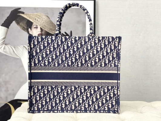 Borsa a tracolla bollata blu Christian Book Large di Dior Oblique Embroidery Canvas Navy