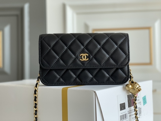 Portafoglio nero delle pochette del WOC di Mini Coco Chanel su una catena CF20