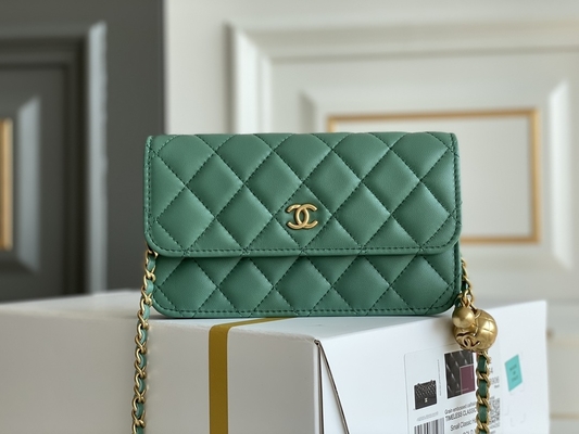 Portafoglio nero delle pochette del WOC di Mini Coco Chanel su una catena CF20