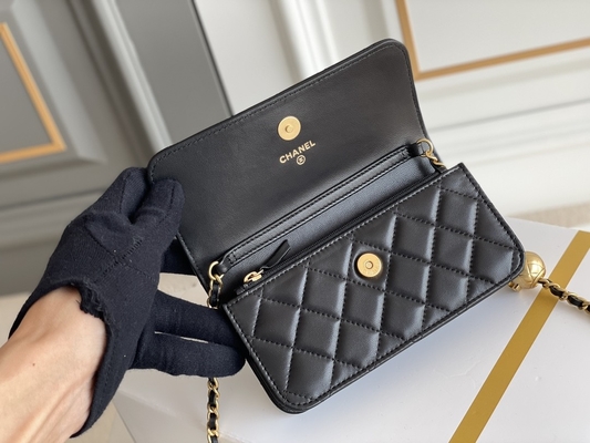 Portafoglio nero delle pochette del WOC di Mini Coco Chanel su una catena CF20