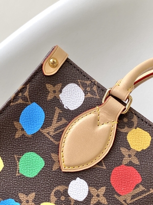 Monogramma di LV X Yayoi Preloved Branded Bag Kusama OnTheGoMM multicolore