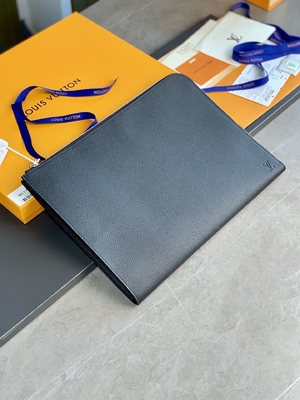 Cuoio del GM Cuir Taurillon di Louis Vuitton Pochette Jour del progettista in borse noir nere