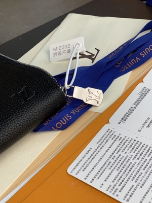 Cuoio del GM Cuir Taurillon di Louis Vuitton Pochette Jour del progettista in borse noir nere