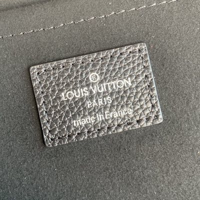 Cuoio del GM Cuir Taurillon di Louis Vuitton Pochette Jour del progettista in borse noir nere