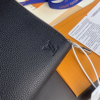 Cuoio del GM Cuir Taurillon di Louis Vuitton Pochette Jour del progettista in borse noir nere