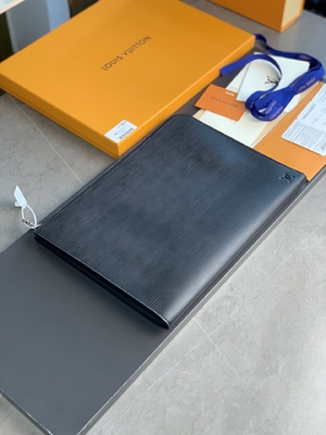 Cuoio del GM Cuir Taurillon di Louis Vuitton Pochette Jour del progettista in borse noir nere