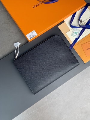 Cuoio del GM Cuir Taurillon di Louis Vuitton Pochette Jour del progettista in borse noir nere
