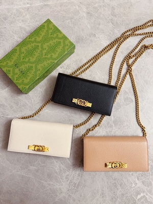 Portafoglio di cuoio rosa-chiaro di Mini Designer Purses Gucci Python sul WOC a catena con il collegamento del G