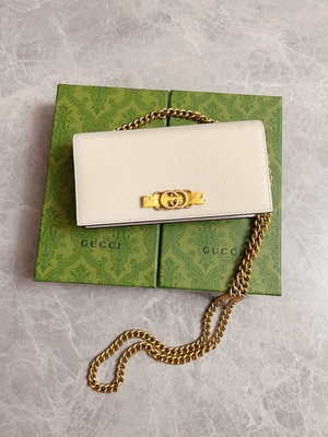 Portafoglio di cuoio rosa-chiaro di Mini Designer Purses Gucci Python sul WOC a catena con il collegamento del G