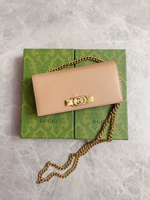 Portafoglio di cuoio rosa-chiaro di Mini Designer Purses Gucci Python sul WOC a catena con il collegamento del G