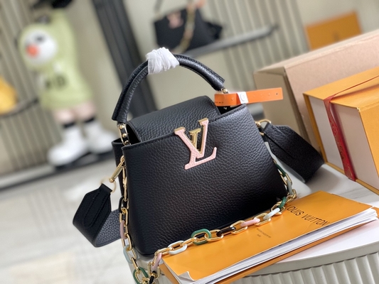 La pelle di capra che allinea Preloved ha marcato a caldo la borsa Louis Vuitton Capucines Mini