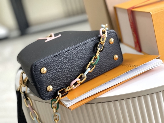 La pelle di capra che allinea Preloved ha marcato a caldo la borsa Louis Vuitton Capucines Mini