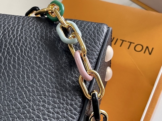 La pelle di capra che allinea Preloved ha marcato a caldo la borsa Louis Vuitton Capucines Mini