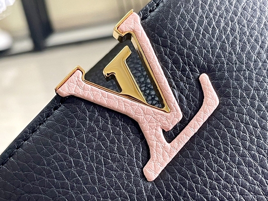 La pelle di capra che allinea Preloved ha marcato a caldo la borsa Louis Vuitton Capucines Mini