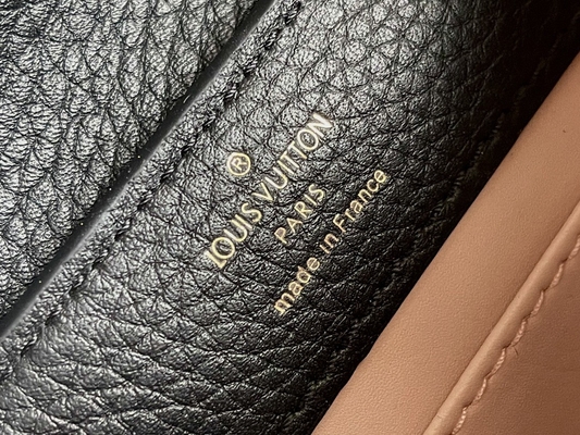 La pelle di capra che allinea Preloved ha marcato a caldo la borsa Louis Vuitton Capucines Mini
