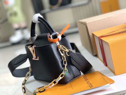 La pelle di capra che allinea Preloved ha marcato a caldo la borsa Louis Vuitton Capucines Mini