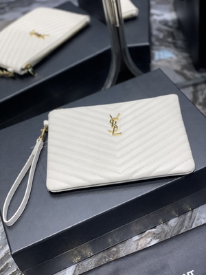 Il monogramma ha imbottito YVES SAINT LAURENT di cuoio ha imbottito la frizione di cuoio della busta del sacchetto