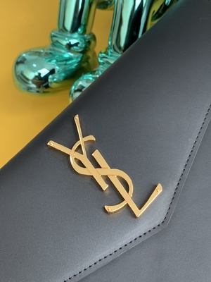 San impresso Laurent Preloved Branded Bag Uptown Clutch Grain De Poudre di cuoio