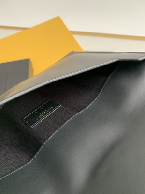 San impresso Laurent Preloved Branded Bag Uptown Clutch Grain De Poudre di cuoio