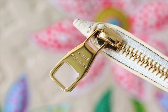 Il partito ha marcato a caldo le signore monogramma Empreinte di Neverfull millimetro della borsa con l'intarsiatura del fiore