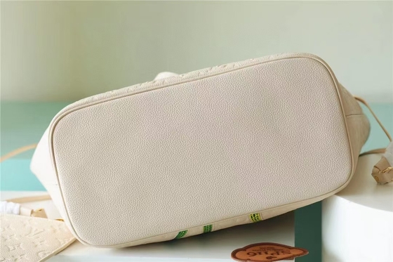 Il partito ha marcato a caldo le signore monogramma Empreinte di Neverfull millimetro della borsa con l'intarsiatura del fiore
