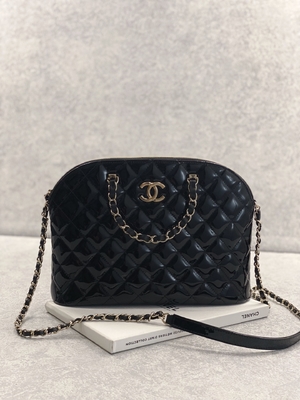 Piccolo Chanel Patent Calfskin Shopping Bag con retro signora Style