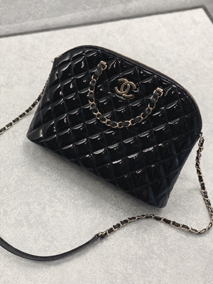 Piccolo Chanel Patent Calfskin Shopping Bag con retro signora Style