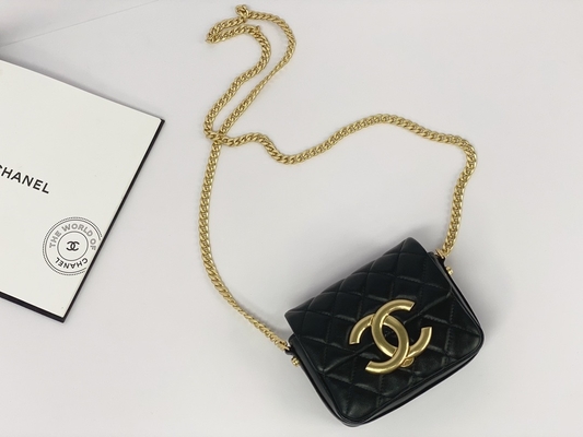 Messaggero bollato di cuoio Bag Chanel Flap Phone Holder della pelle d'agnello nera