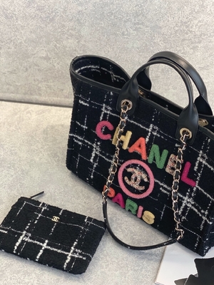 L'abitudine 2022 di Chanel Sotheby ha marcato a caldo il totalizzatore dell'arcobaleno di FW della borsa della spiaggia del tweed delle borse