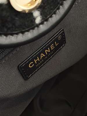 L'abitudine 2022 di Chanel Sotheby ha marcato a caldo il totalizzatore dell'arcobaleno di FW della borsa della spiaggia del tweed delle borse