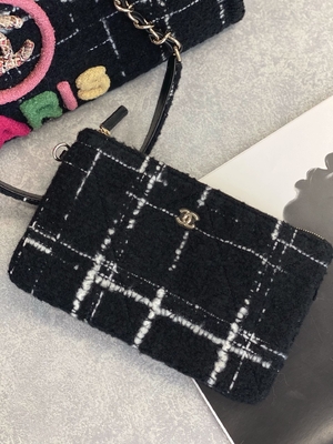 L'abitudine 2022 di Chanel Sotheby ha marcato a caldo il totalizzatore dell'arcobaleno di FW della borsa della spiaggia del tweed delle borse